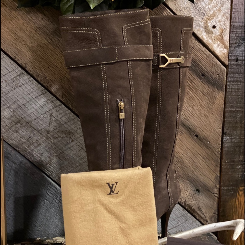 Louis Vuitton Brown Suede Boots - ✨Authentic - Picture 5 of 14